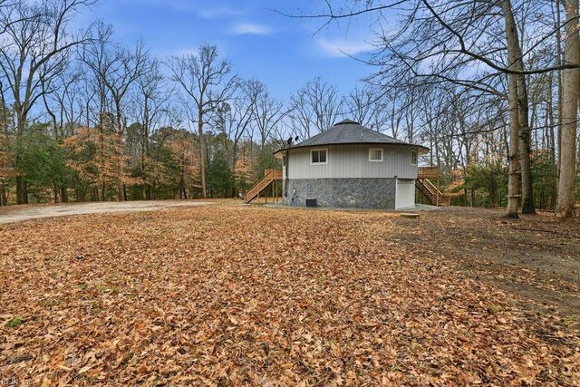 5614 Fairfield LN, Hayes, VA 23072