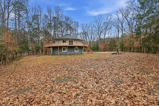 5614 Fairfield LN, Hayes, VA 23072