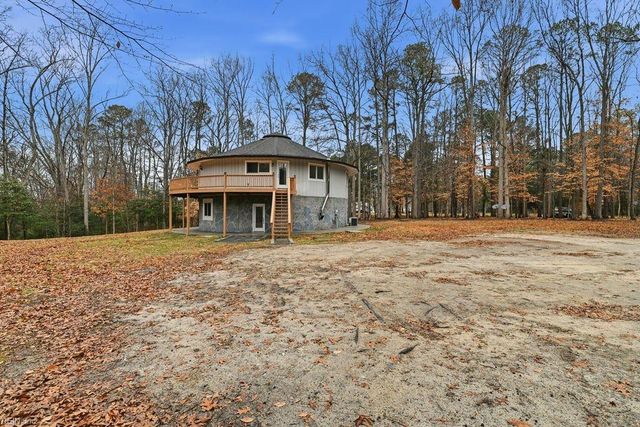 5614 Fairfield LN, Hayes, VA 23072