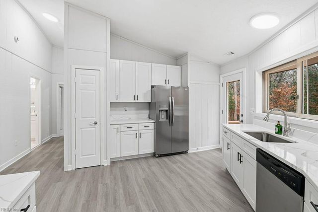 5614 Fairfield LN, Hayes, VA 23072