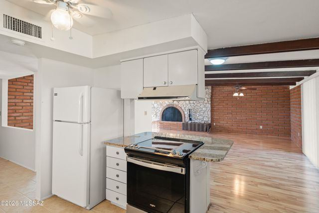 7640 W Maverick Road, Sahuarita, AZ 85629