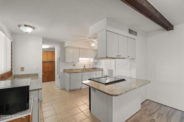 7640 W Maverick Road, Sahuarita, AZ 85629