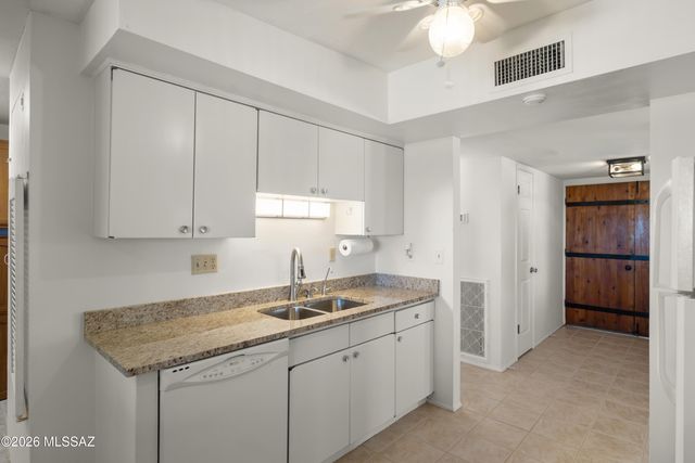 7640 W Maverick Road, Sahuarita, AZ 85629