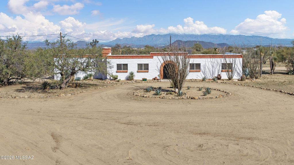 7640 W Maverick Road, Sahuarita, AZ 85629