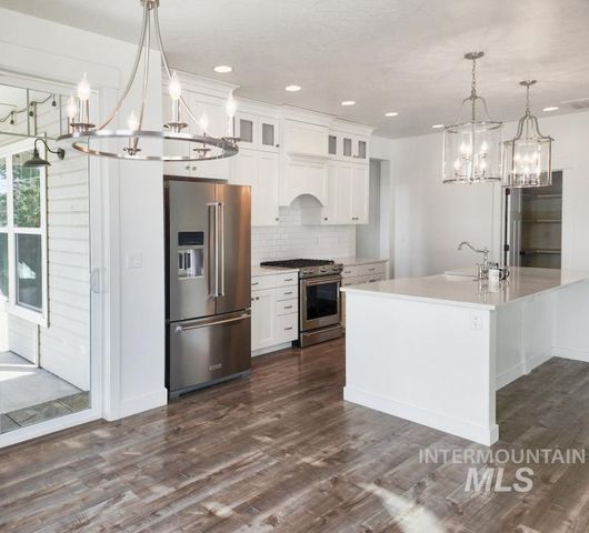 319 Sunderland St, Caldwell, ID 83605