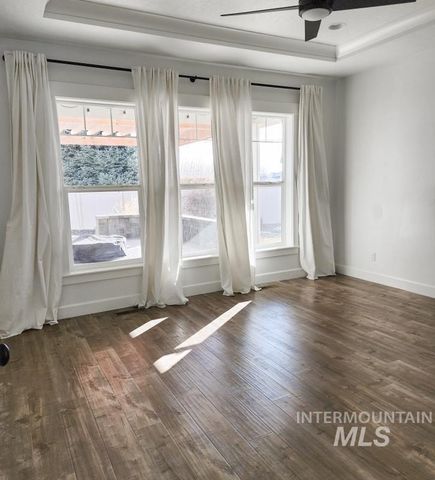 319 Sunderland St, Caldwell, ID 83605