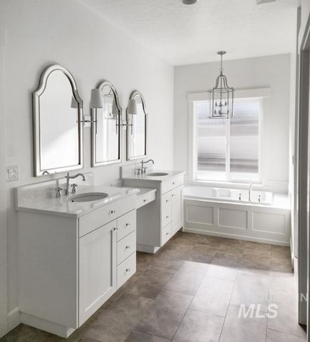 319 Sunderland St, Caldwell, ID 83605