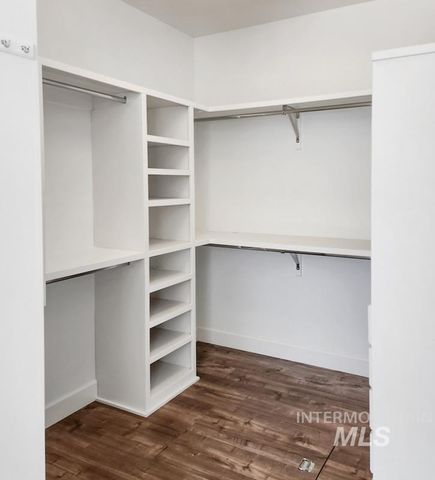 319 Sunderland St, Caldwell, ID 83605