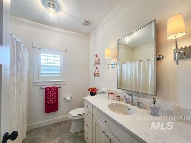 319 Sunderland St, Caldwell, ID 83605