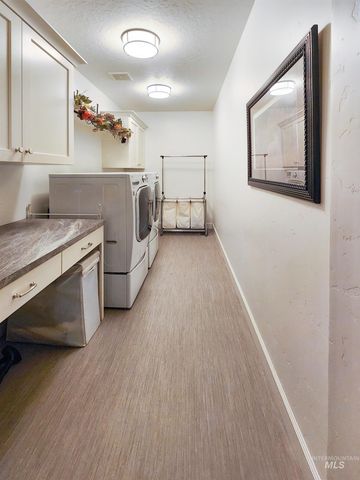 319 Sunderland St, Caldwell, ID 83605