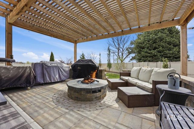 319 Sunderland St, Caldwell, ID 83605