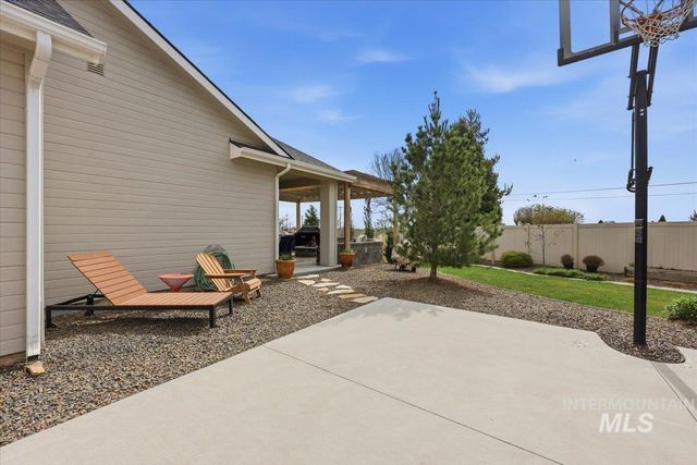 319 Sunderland St, Caldwell, ID 83605