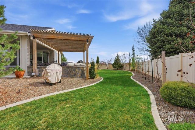 319 Sunderland St, Caldwell, ID 83605