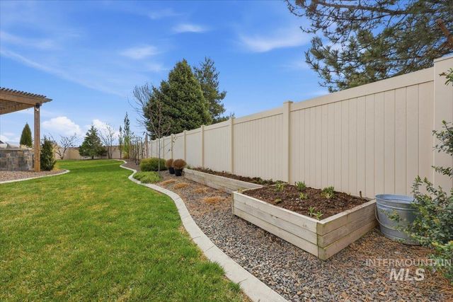 319 Sunderland St, Caldwell, ID 83605