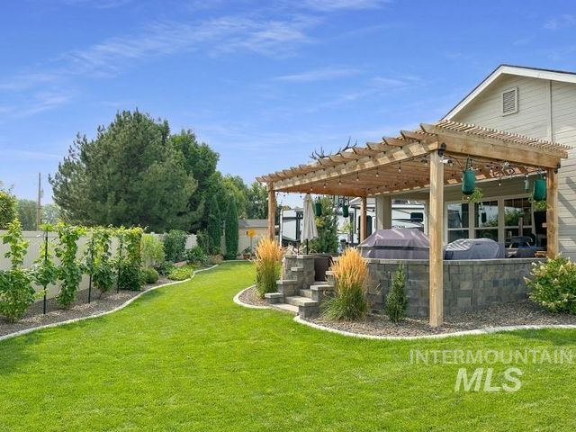 319 Sunderland St, Caldwell, ID 83605