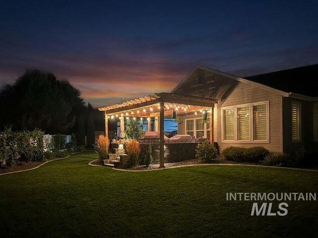 319 Sunderland St, Caldwell, ID 83605