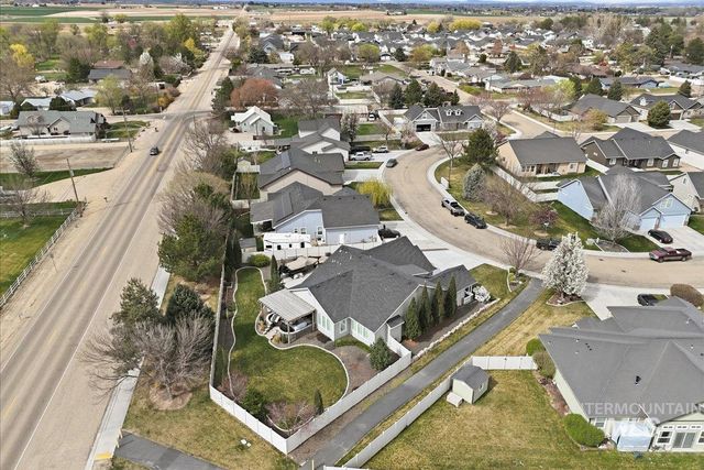 319 Sunderland St, Caldwell, ID 83605