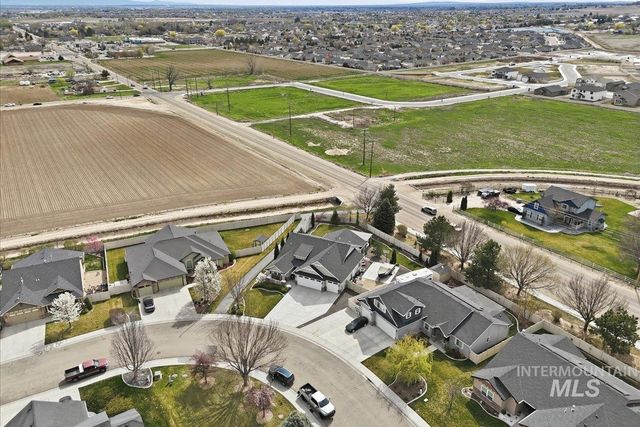 319 Sunderland St, Caldwell, ID 83605