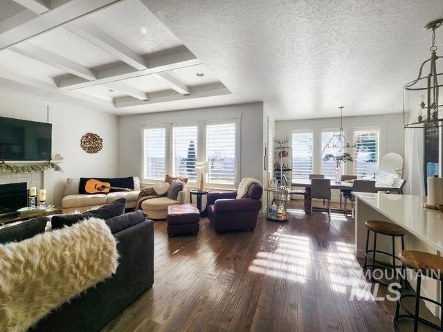 319 Sunderland St, Caldwell, ID 83605