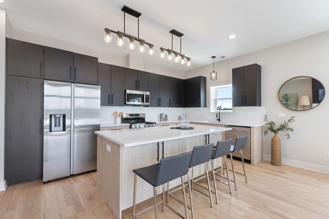 5689 N Lincoln Avenue 4S, Chicago, IL 60659