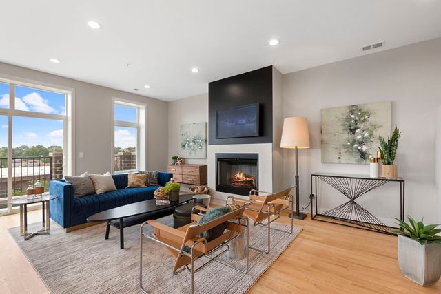 5689 N Lincoln Avenue 4S, Chicago, IL 60659