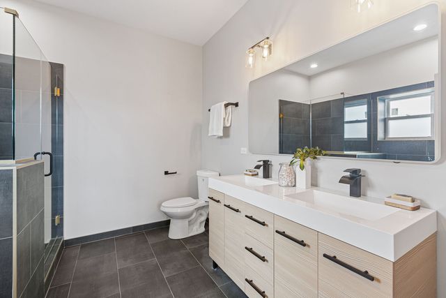 5689 N Lincoln Avenue 4S, Chicago, IL 60659