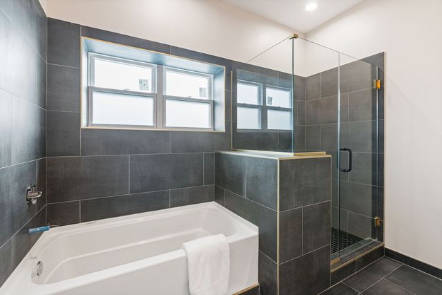 5689 N Lincoln Avenue 4S, Chicago, IL 60659