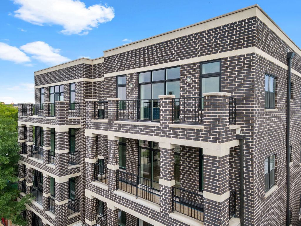 5689 N Lincoln Avenue 4S, Chicago, IL 60659