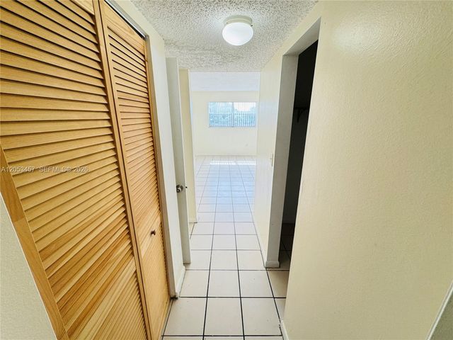 3610 NW 21st St 205, Lauderdale Lakes, FL 33311