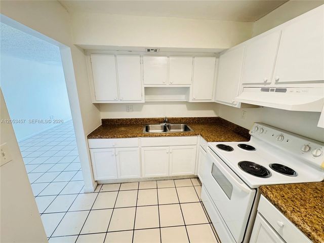 3610 NW 21st St 205, Lauderdale Lakes, FL 33311