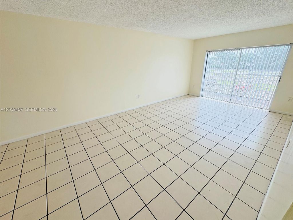 3610 NW 21st St 205, Lauderdale Lakes, FL 33311