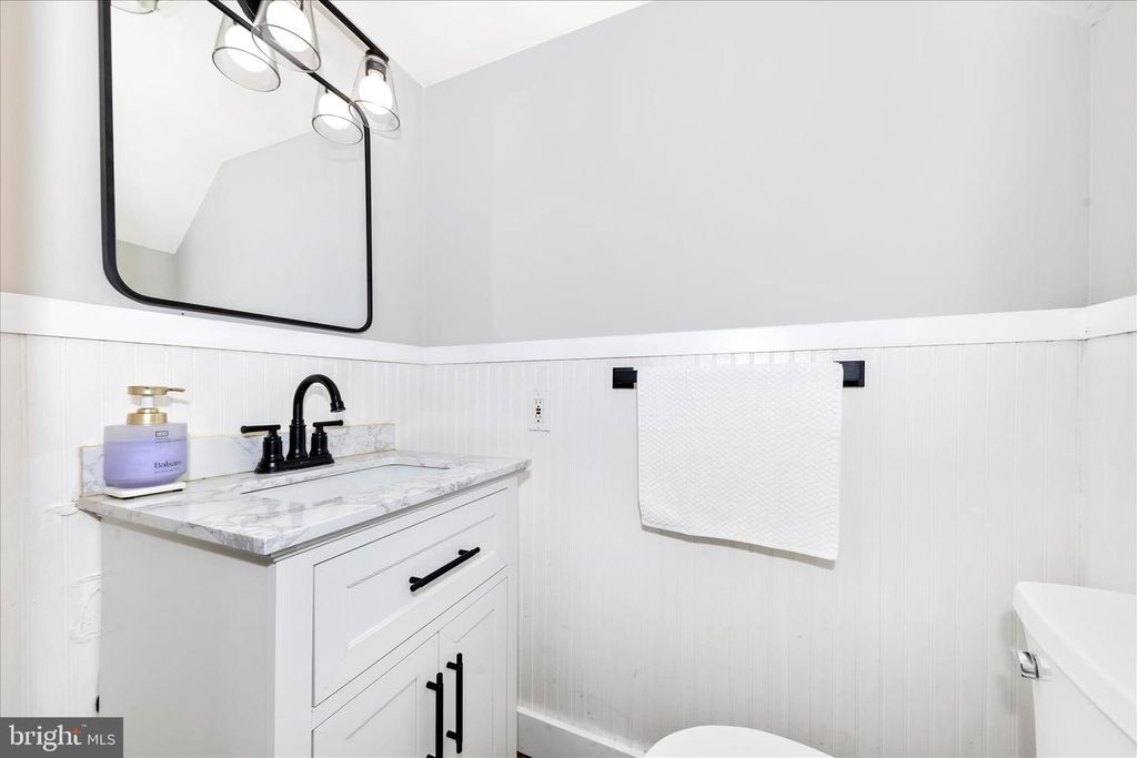 Image 15 of property listing at 922 S DECKER AVE, Baltimore, MD 21224