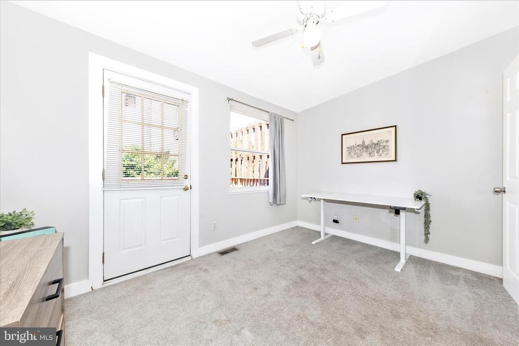 Image 17 of property listing at 922 S DECKER AVE, Baltimore, MD 21224