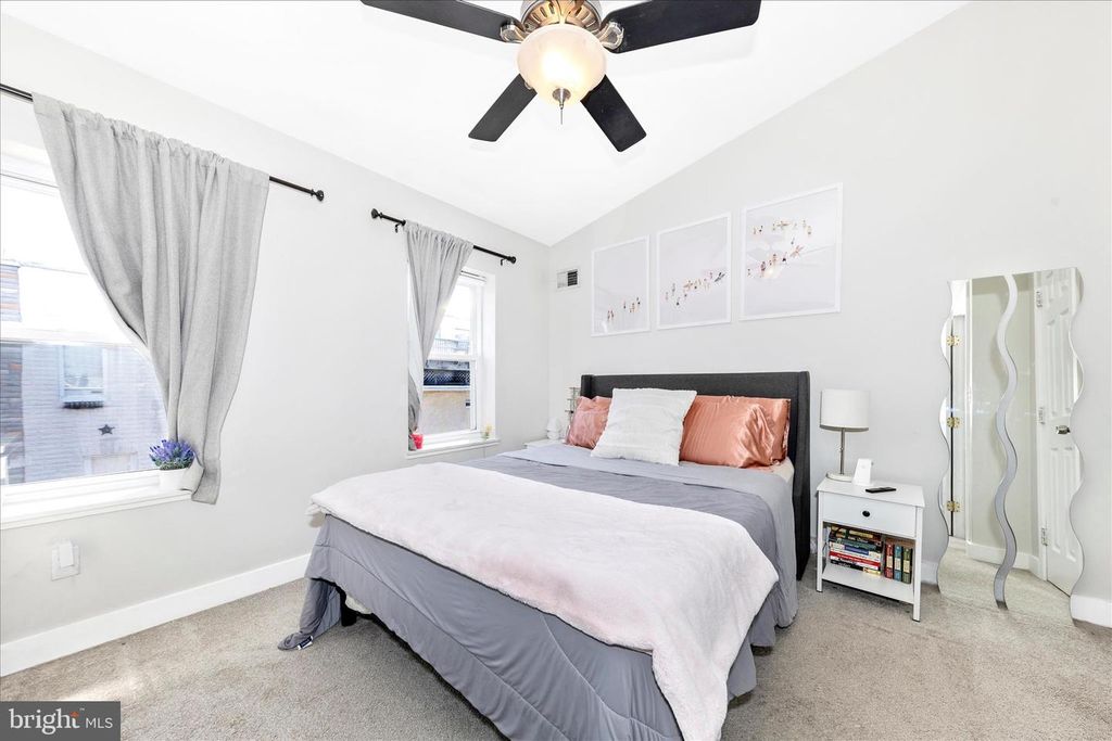 Image 21 of property listing at 922 S DECKER AVE, Baltimore, MD 21224