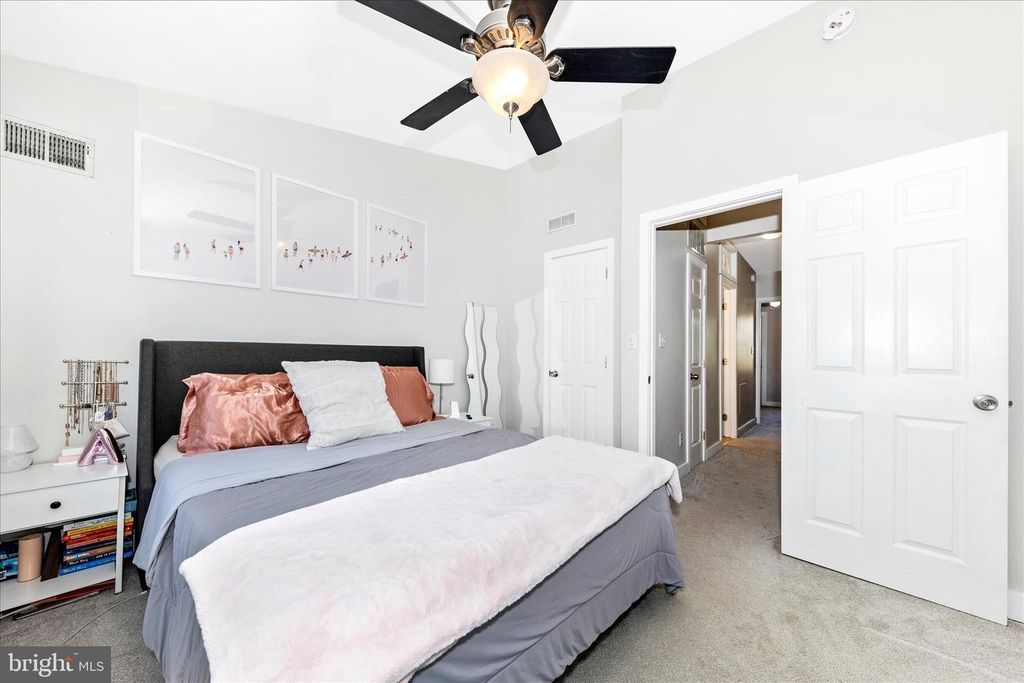 Image 23 of property listing at 922 S DECKER AVE, Baltimore, MD 21224