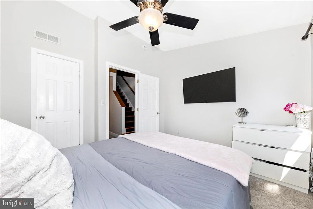 Image 24 of property listing at 922 S DECKER AVE, Baltimore, MD 21224