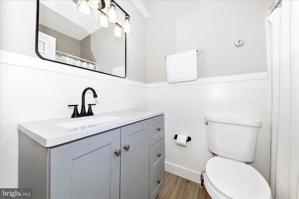 Image 25 of property listing at 922 S DECKER AVE, Baltimore, MD 21224