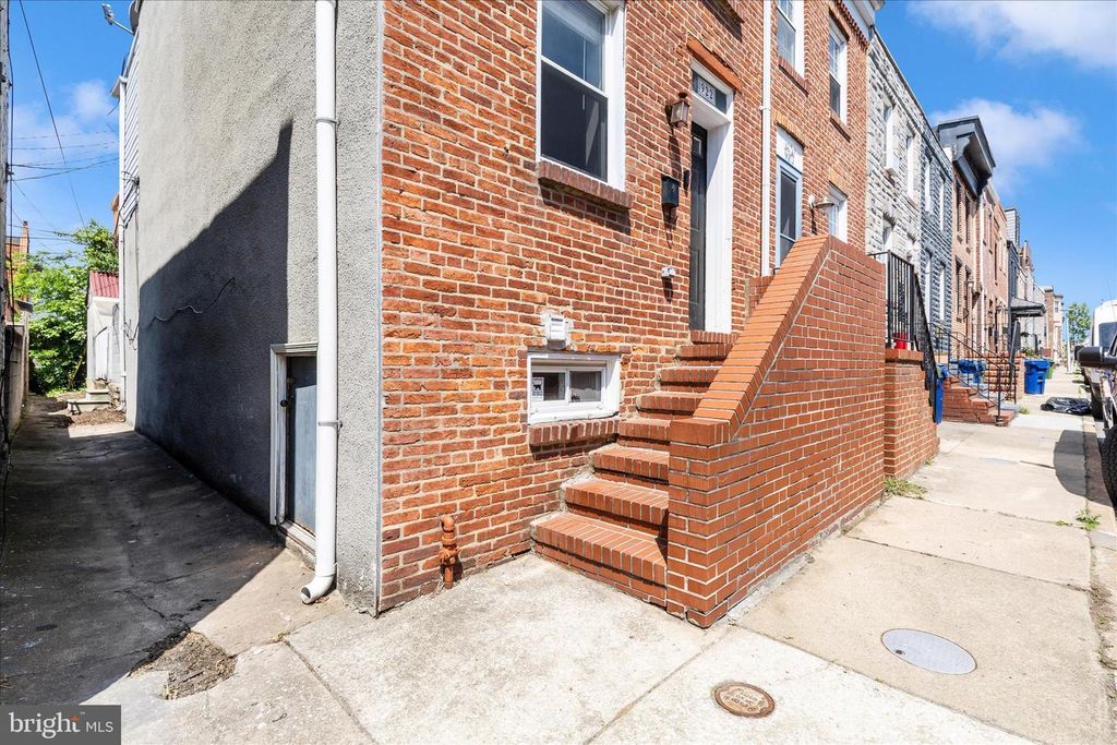 Image 32 of property listing at 922 S DECKER AVE, Baltimore, MD 21224
