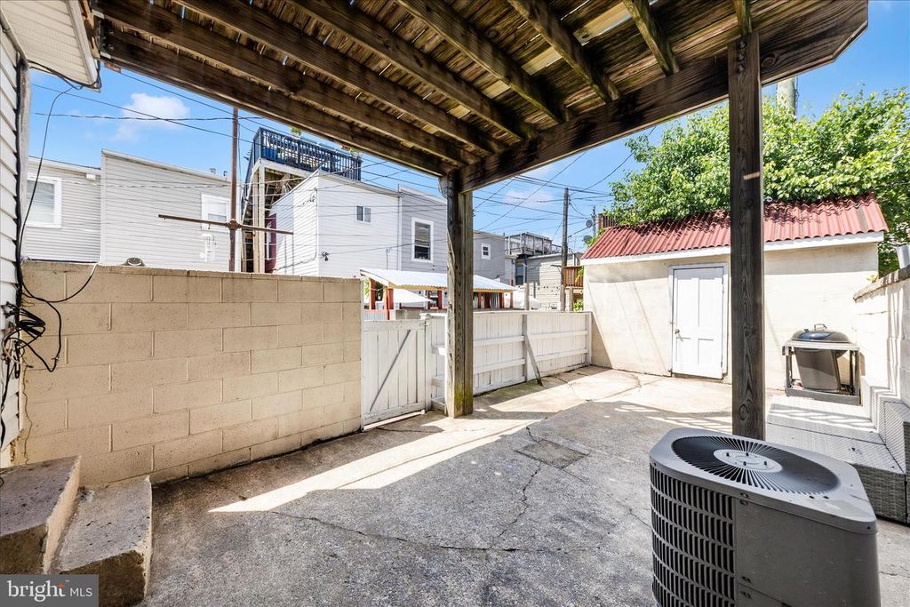 Image 33 of property listing at 922 S DECKER AVE, Baltimore, MD 21224