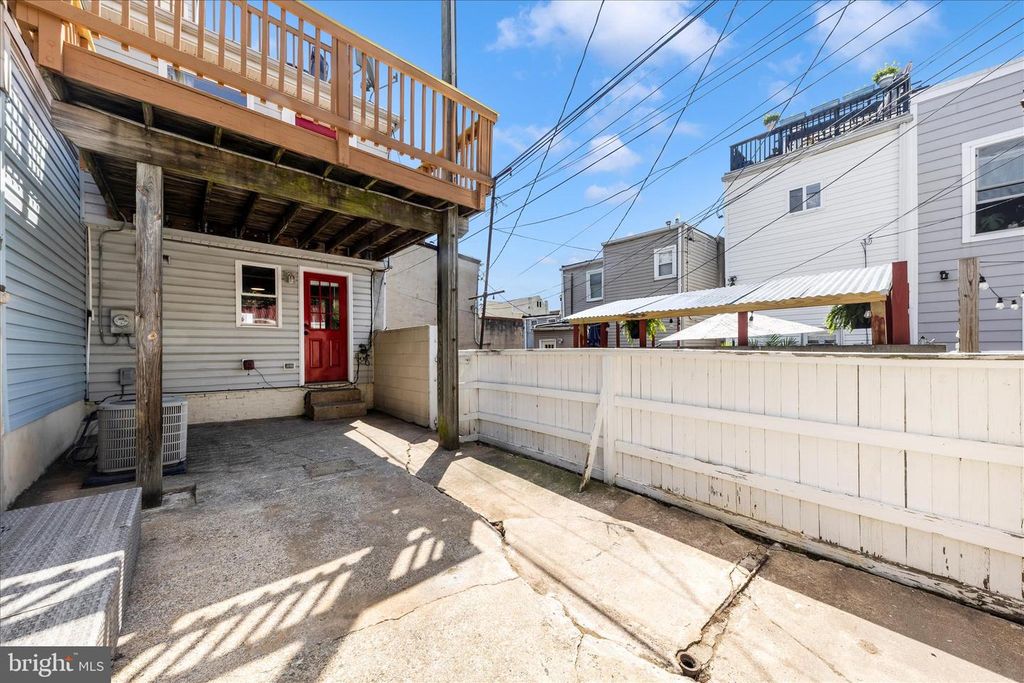 Image 34 of property listing at 922 S DECKER AVE, Baltimore, MD 21224