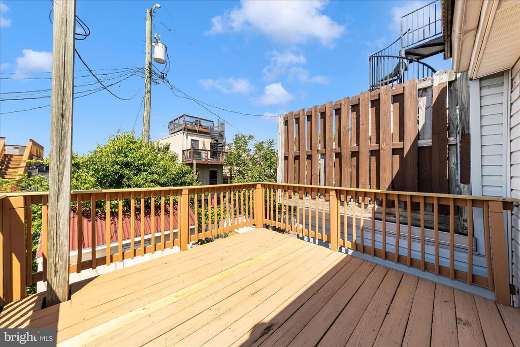 Image 35 of property listing at 922 S DECKER AVE, Baltimore, MD 21224