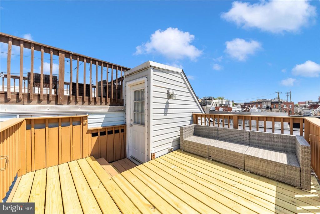 Image 37 of property listing at 922 S DECKER AVE, Baltimore, MD 21224