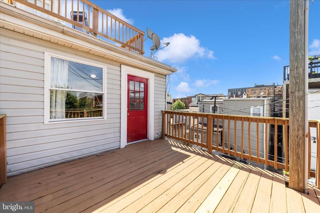 Image 38 of property listing at 922 S DECKER AVE, Baltimore, MD 21224