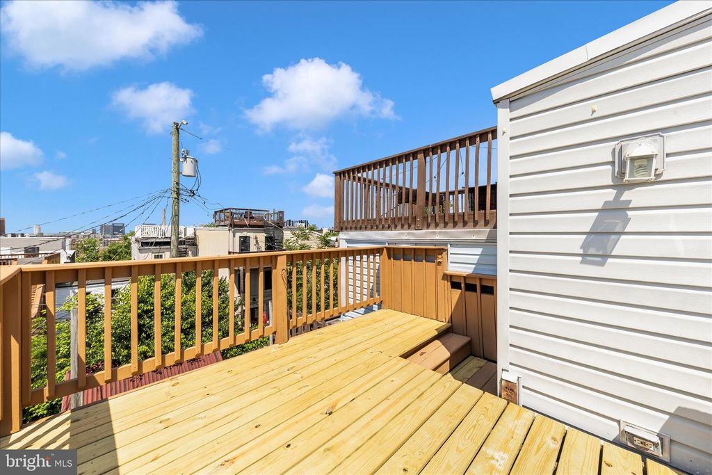 Image 39 of property listing at 922 S DECKER AVE, Baltimore, MD 21224