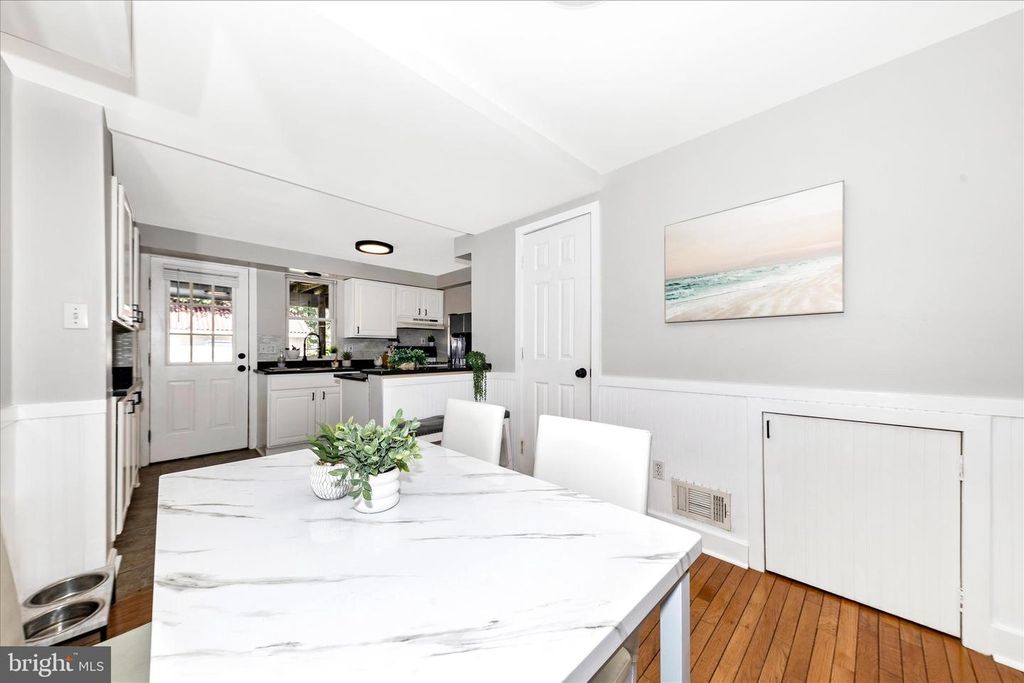 Image 7 of property listing at 922 S DECKER AVE, Baltimore, MD 21224