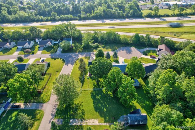 1226 HARDING Drive, Grand Blanc Charter Township, MI 48507