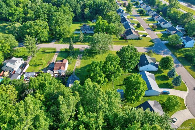 1226 HARDING Drive, Grand Blanc Charter Township, MI 48507