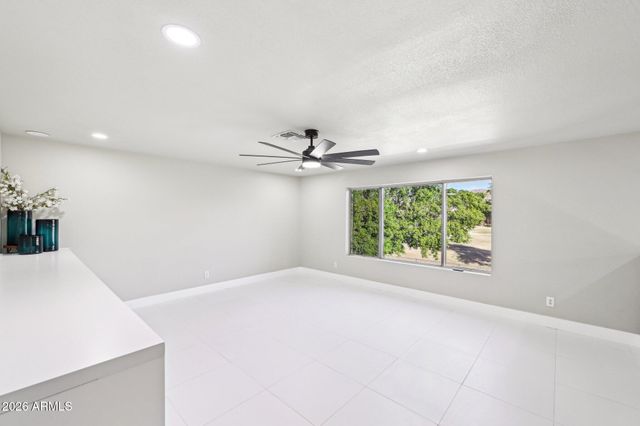 6270 W ROSE GARDEN Lane, Glendale, AZ 85308