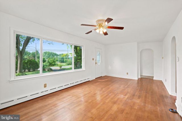 4339 FREEMANSBURG AVE, Bethlehem, PA 18020