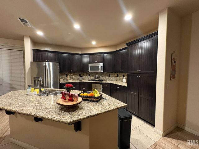 1714 Holt Rinehart Avenue, Bakersfield, CA 93311